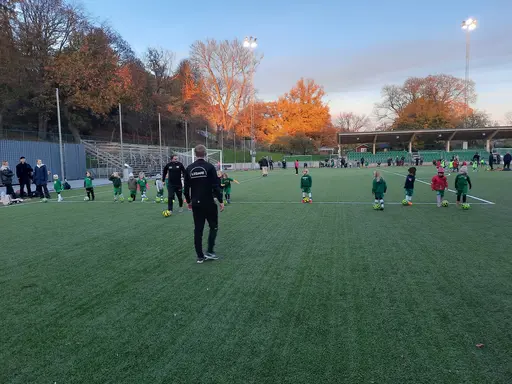 Full fokus på att driva bollen.
