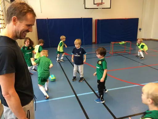 Det var nio spelsugna bolltrixare som deltog i lördagens träning: Rio, Olek, Filip, Manfred, Kalle, Oliver, Ted, Edgar och Ruben (utanför bild)