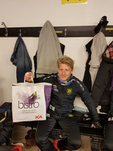 Crille Magnusson med ICA kassen bistro.