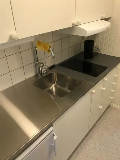 Fyra enrumslägenheter med 4 bäddar vardera finns att hyra.