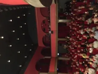 Bild 1 Bolltrollaren Tomas Lundman, 2 Filip Brändström Nyström och Jacob Croby Edh från A-laget 3 Konferenciern David Faxå, 4-5 Fullsatt Palladium med Norralirare