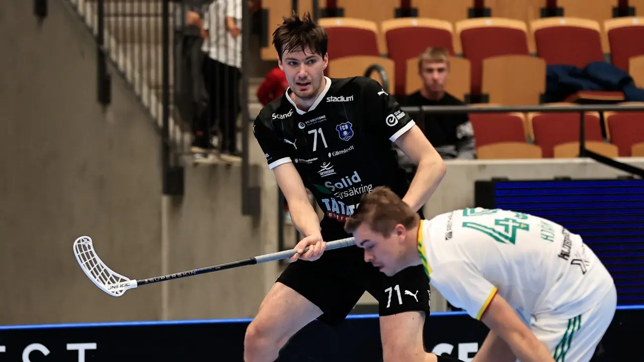 CA skriver autografer efter matchen