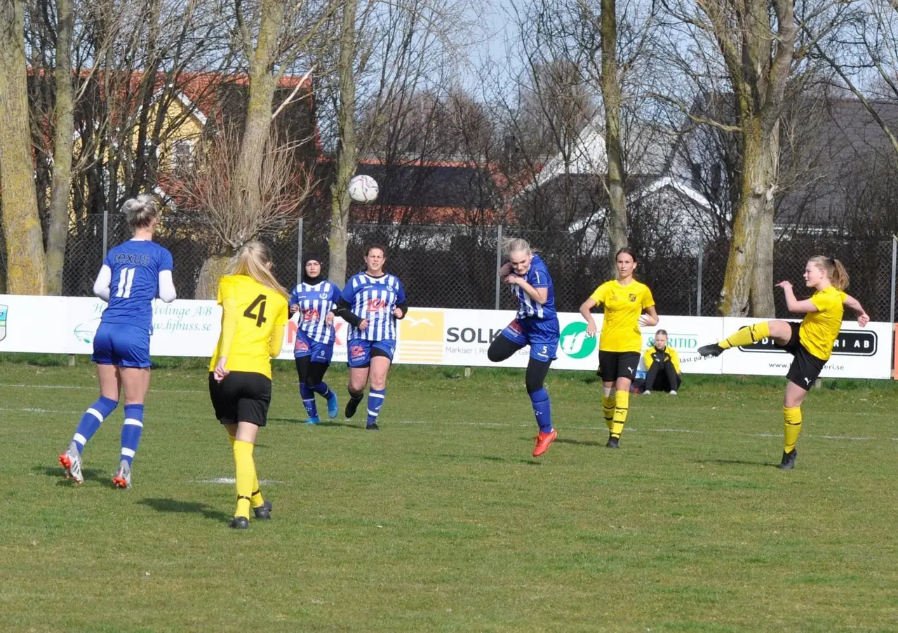 Alma Holm sätter 3-1 med kvarten kvar av matchen!