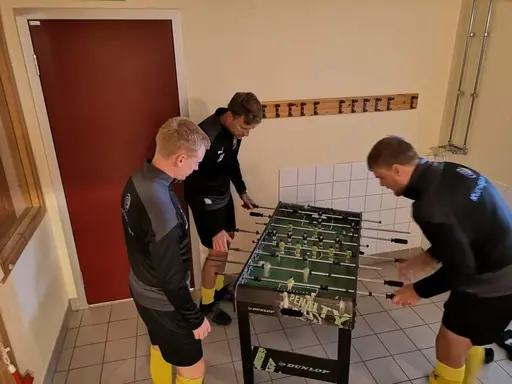 Bild 1 från uppvärmningen. Bild 2 Sebbes mål. Bild 3 Typisk situation från matchen.