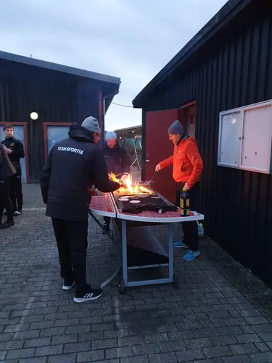 Konsten att äta hamburgare i grupper om 8 personer....