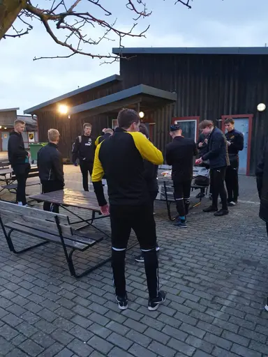 Konsten att äta hamburgare i grupper om 8 personer....