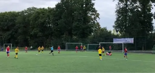 Bild 1 från uppvärmningen. Bild 2 Sebbes mål. Bild 3 Typisk situation från matchen.